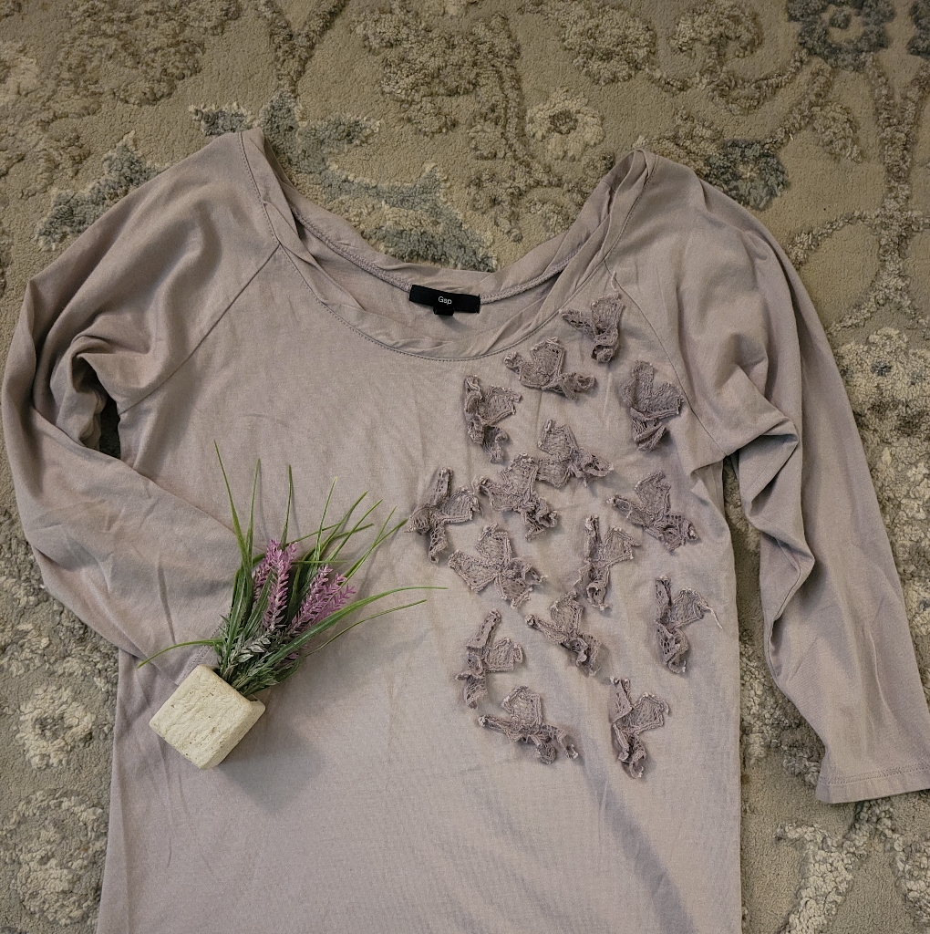 Gap Unique Tee